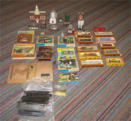 HO Scale Train buildings, Train Cars, Acessories