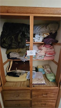 Hall Closet Cleanout Bath Towels, Hand Towels, Wash Clothes, Sheets & More