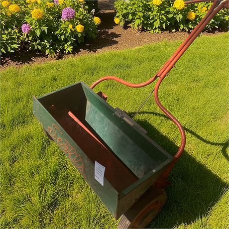 Scotts Turf Builder Classic Drop Spreader