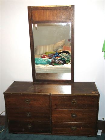 Dresser With Mirror