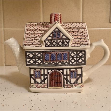 Sadler Tudor House Teapot
