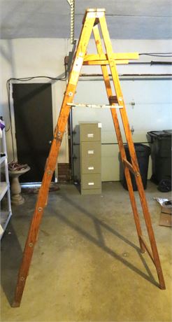 Blue Ribbon 8' Wood Step Ladder