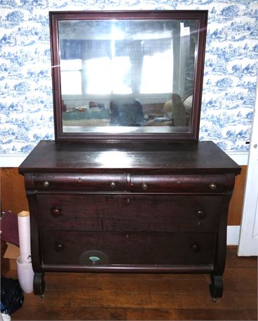 Dresser With Mirror