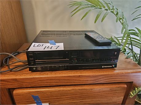 Pioneer 8mm Video Cassette Recorder Model: VE-D70