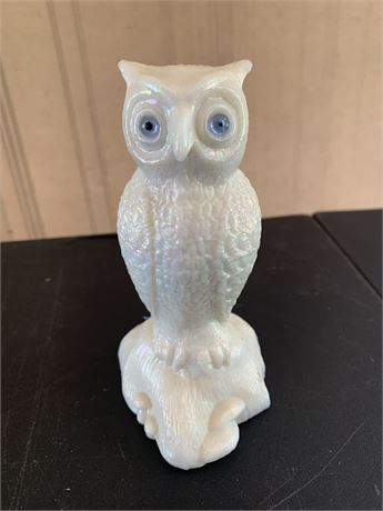 Westmoreland White Milk Glass Figurine Or Paperweight With Blue Glass Eyes