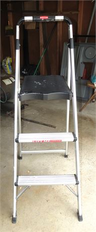Rubbermaid Step Ladder
