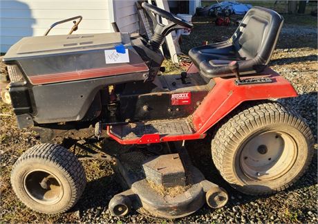 Huskee 14 Speed Twin I/C Riding Lawn Mower
