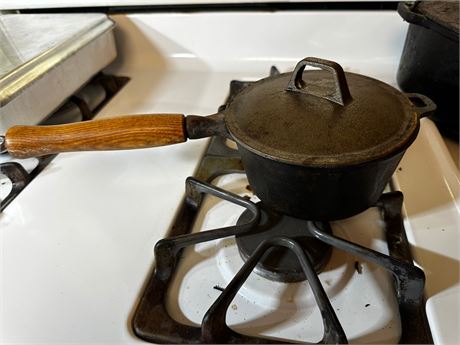 1 quart Cast Iron Pot with Lid