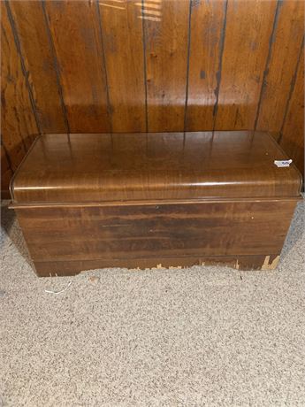 Vintage Lane Cedar Hope Chest