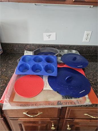 Mixed Silicone Bakeware, Casserole Cover & More