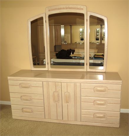 Dresser With Mirror