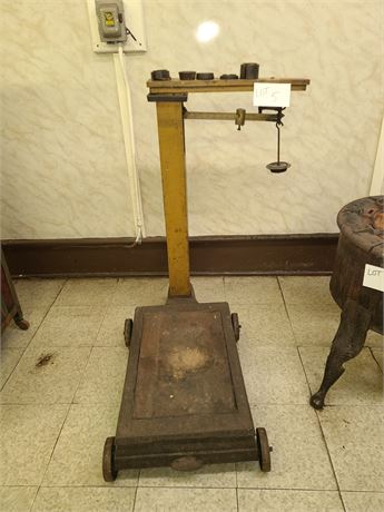 Vintage Wooden Chicago Industrial Scale 500lbs Max