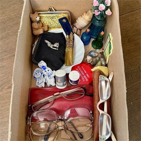 Collection of Vintage Ladies Items - Cat Eye Glasses, Unique Pen/Pencil and More