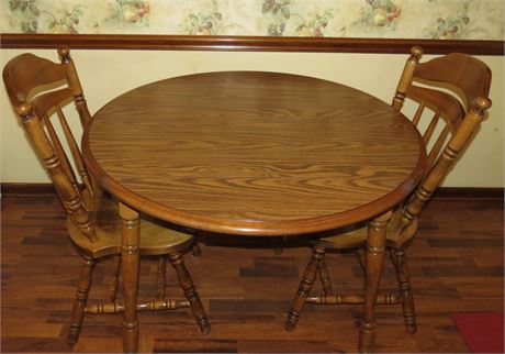 Drop leaf table, 2 Chairs, 2 Leafs