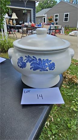 Pfaltzgraff Yorktowne Lidded Soup Tureen