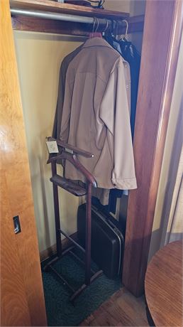 Men's Wood Suit Rack , Suits, Dress Shirts SZ XL, Sz 42 Polyester Suit