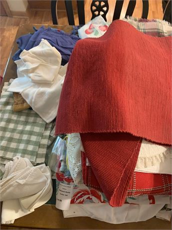 Table Linen & Placemat Lot