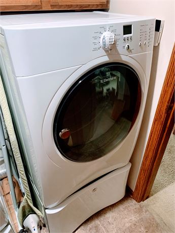 Electrolux Front Load Electric Dryer W/LuxCare Dry System