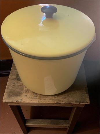 Vintage Regal Ware 5 Qt Yellow Enamelware Dutch Oven Pot W/Lid
