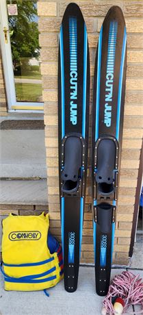 Cut'N Jump 300SS Uni-Glass Slalom Water Skis w/Vest & Rope