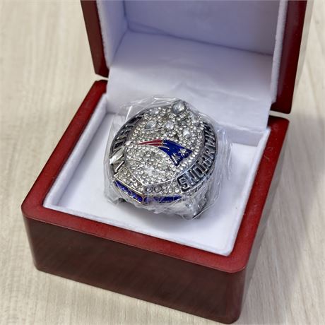 2018 New England Patriots Super Bowl Champs Replica Ring w/ Case - NEW