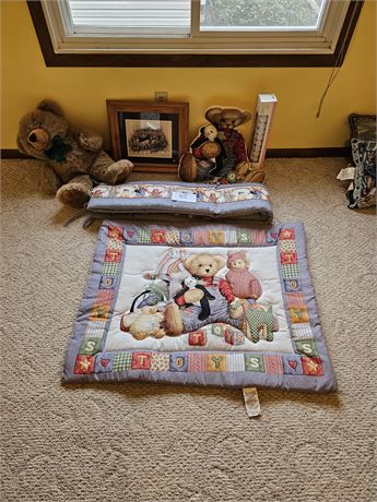 Infant Bedding & More: Comfort Blanket / Wall Decor & More