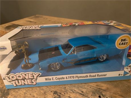 Jada Toys Looney Tunes 1970 Plymouth Road Runner Car W/Wile E Coyote Figure