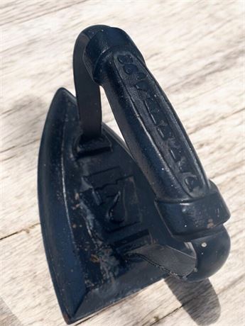 Vintage Black Cast Flat Iron No. 7