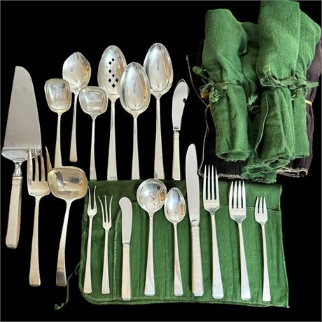 Towle Sterling Silver "Craftsman" 68 Piece Flatware Set - 2,805.9 Grams