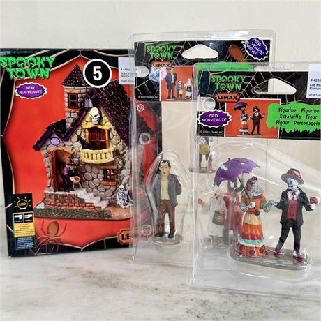 New - LEMAX Spooky Town Witch's Treats House and Accessories