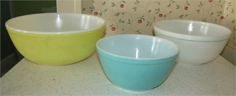 Vintage Pyrex Bowls