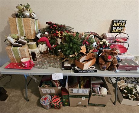 Large Lot of Christmas : Gift Trio Decor / Wreaths / Glasses / Tins & More