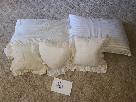 Mixed Pillow Lot : Standard & Throw Pillows