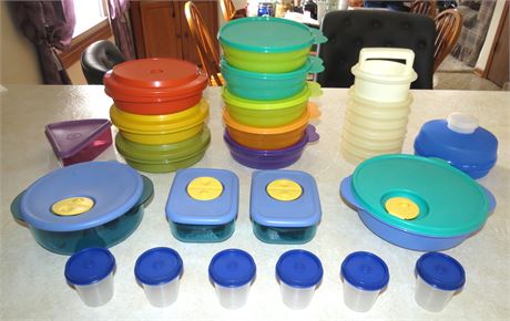 Assorted Tupperware