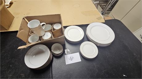 Home Collection Gold Band Dinnerware  Set Over 30 Pieces