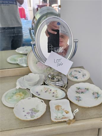 Mixed Vanity Lot: Lighted Mirror, HP Trivets, Trivet Bowls & More