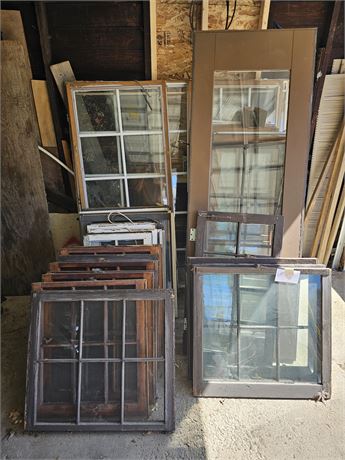 Large Lot Of Mixed Antique To Vintage Windows- Different Sizes