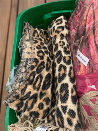 Bedspread and Table Runner Lot (Tote Included)