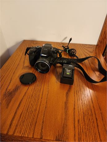 Nikon Cool Pix B700 w/extra battery and charger