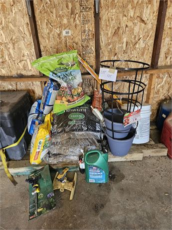 Garden Lot: Mulch, Potting Soil, Turf Builder & More