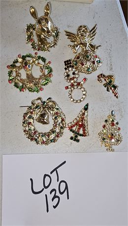 Mixed Vintage Costume Christmas Broches Sizes & Style Vary