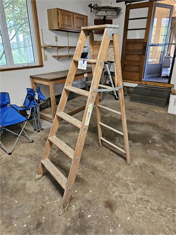 5ft Wood Folding Step Ladder