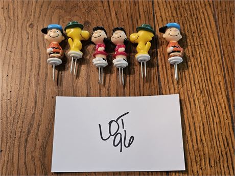 1960's Era Peanuts Corn Cob Holders