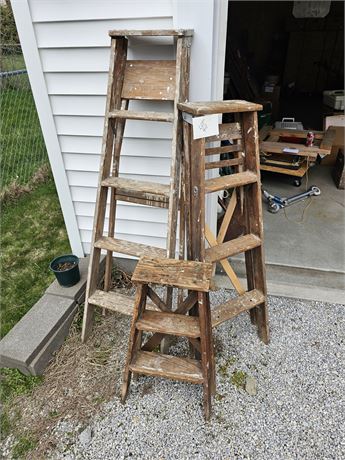 Wood Ladders - 2' / 3' / & 4ft Ladders