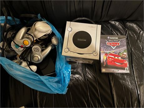 Game Cube, Controllers and 1 Game