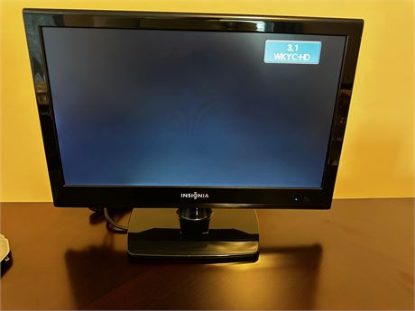 19" Insignia Tv with Manual, Remote and Wiping Cloth