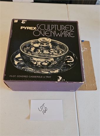 Pyrex Sculptured 1 1/2 Qt Covered Casserole Ovenware