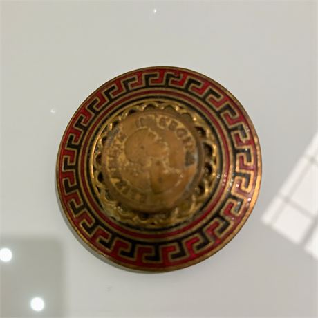 British Pre-Decimal/Halfpenny Coin Brooch Queen Elizabeth II W/Greek Key Border