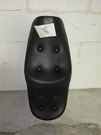 Triumph Thunderbird 900 King/Queen Motorcycle Seat T2300409