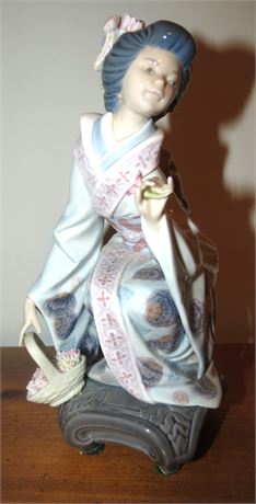 Lladro Vintage Retired "Geisha Girl" Figurine